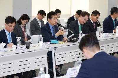 FSC Chairman holds meeting on promoting investment for startups and venture businesses thumbnail