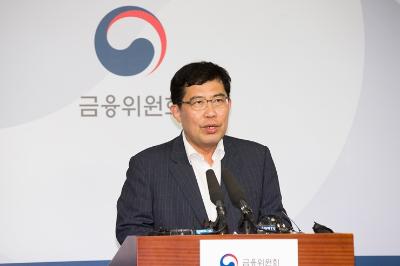 Government announces its plan to sell 30% of its Woori Bank stake to multiple buyers thumbnail