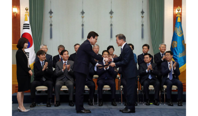 President Moon swore Chairman Choi into office thumbnail