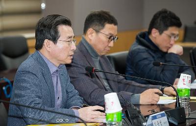 FSC Vice Chairman Kim Yongbeom convened a meeting on April 8, 2018 to discuss follow-up measures on the recent Samsung Securities' dividend payout error thumbnail