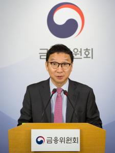 SFC Commissioner briefs the press on measures to improve stock trading system thumbnail
