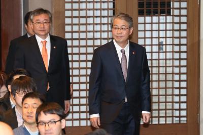 Yim Jong-yong takes office as the 4th Chairman of the FSC thumbnail
