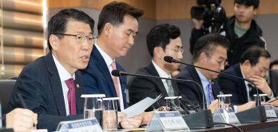 FSC Chairman meets with CEOs of insurance companies thumbnail