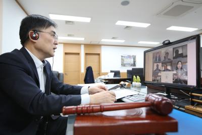 Vice Chairman holds 1st teleconference meeting for Securities and Futures Commission to contribute to social distancing campaign thumbnail