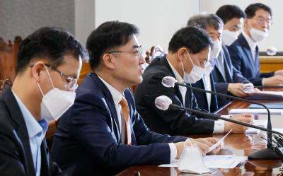 Vice Chairman holds 6th financial risk assessment meeting thumbnail
