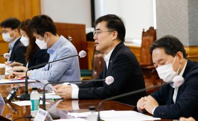 Vice Chairman holds 10th financial risk assessment meeting thumbnail
