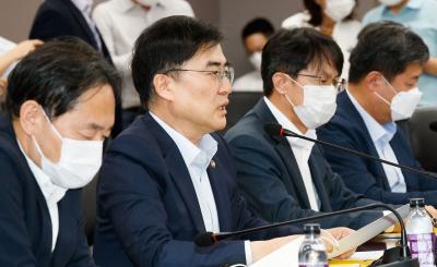 Vice Chairman holds meeting to discuss plans for comprehensive inspection of fraud-prone sectors thumbnail