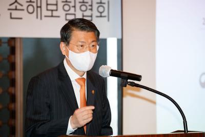 FSC Chairman delivers congratulatory remarks at insurance industry's ESG promotion event thumbnail