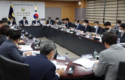Vice Chairman holds talks with private sector experts on new administration's financial policy agenda thumbnail