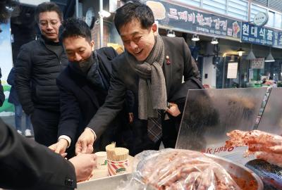 FSC Chairman visits traditional market ahead of Lunar New Year Holiday thumbnail