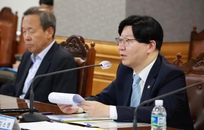 Vice Chairman holds talks on promoting overseas expansion of domestic financial services thumbnail